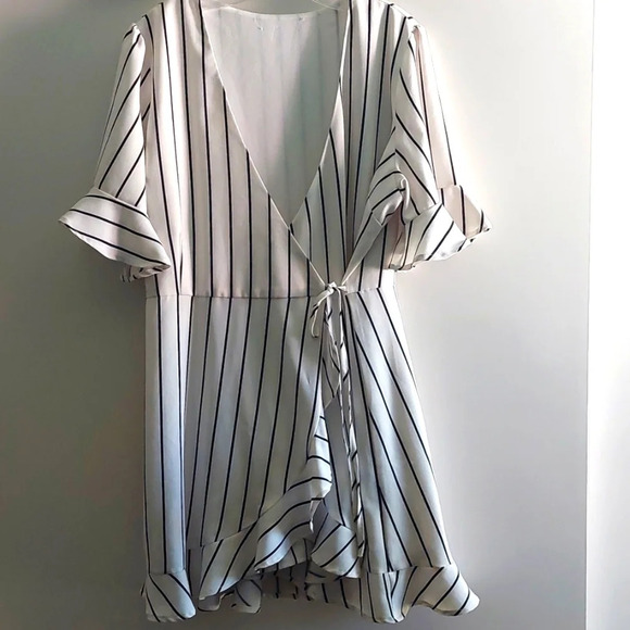 Women's summer longline strioed wrap Ruffle shorts romper white black 1X - Picture 1 of 7